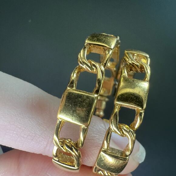 Vintage Monet Signed Gold Tone Small Hoop Post Earrings - Picture 4 of 7